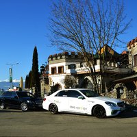 Taxis vor einem Restaurant