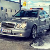 grauer Mercedes von Murtal-Taxi